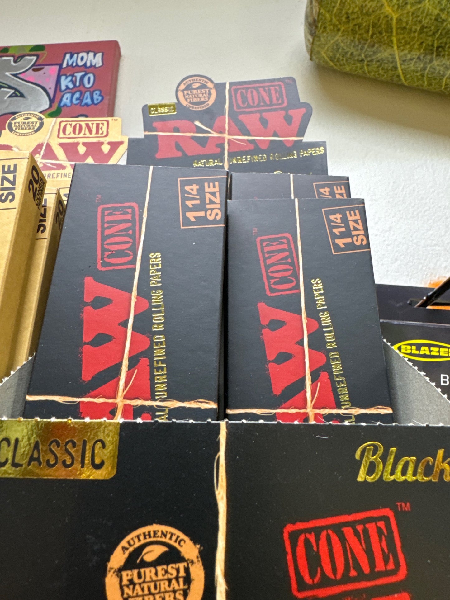 Raw Black 1 1/4 Cone 20pk image 0